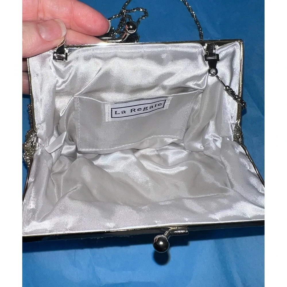#43 La Regale Silver Glass  Beaded  Clamshell Crossbody Purse With A Chain Strap